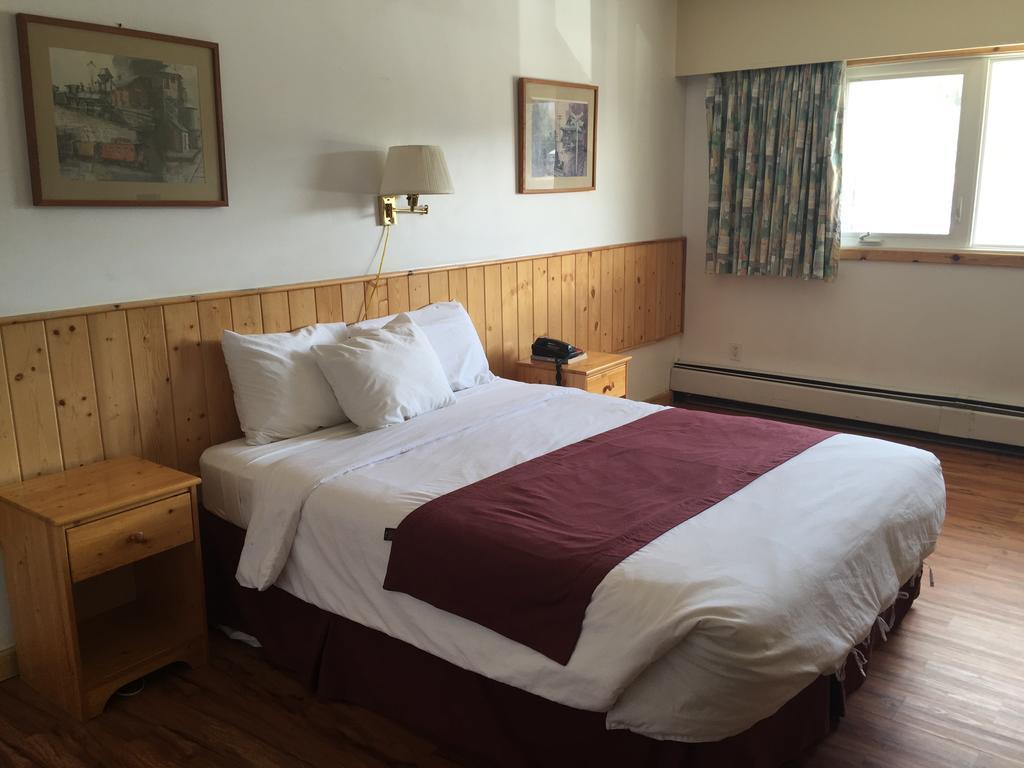 Canadas Best Value Inn- Riverview Hotel Moraitika Exterior foto