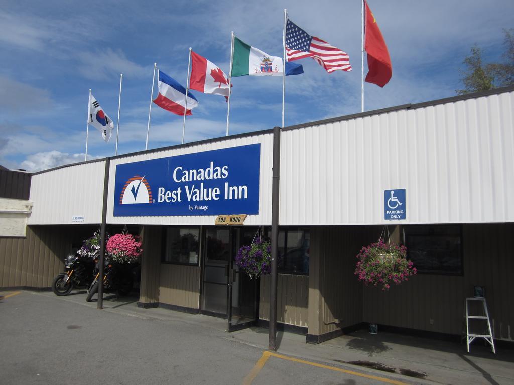 Canadas Best Value Inn- Riverview Hotel Moraitika Exterior foto