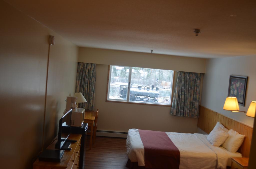 Canadas Best Value Inn- Riverview Hotel Moraitika Exterior foto