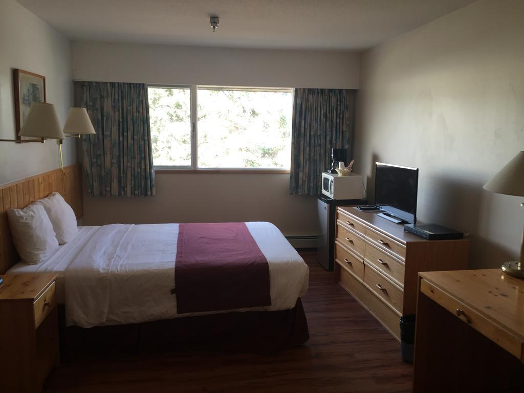 Canadas Best Value Inn- Riverview Hotel Moraitika Exterior foto