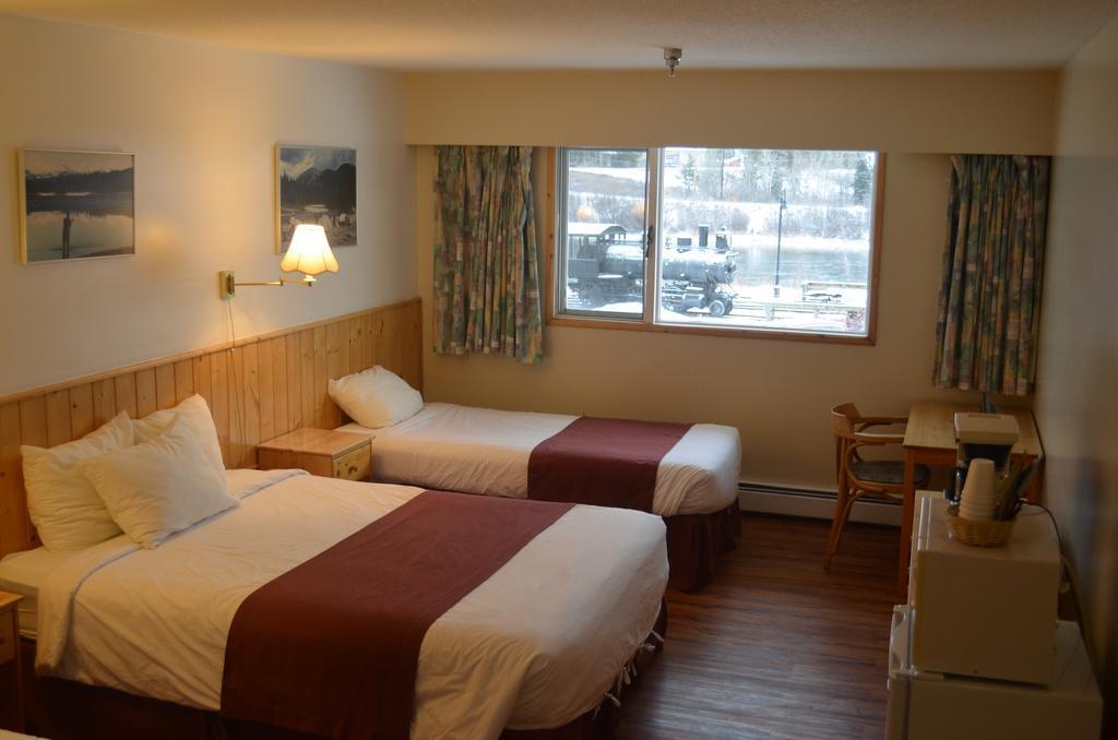 Canadas Best Value Inn- Riverview Hotel Moraitika Exterior foto