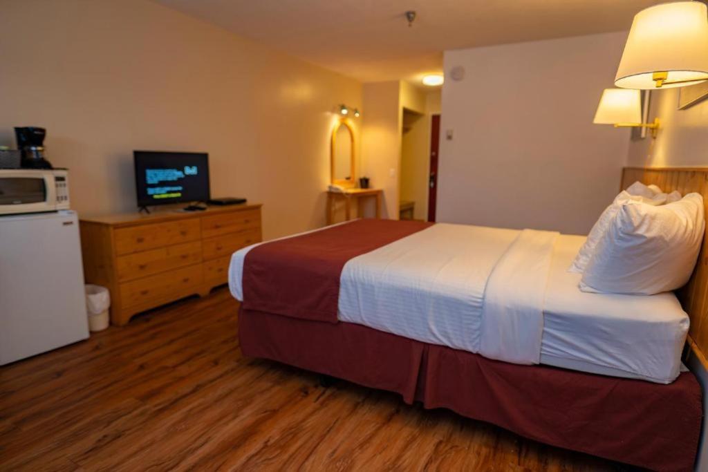 Canadas Best Value Inn- Riverview Hotel Moraitika Exterior foto