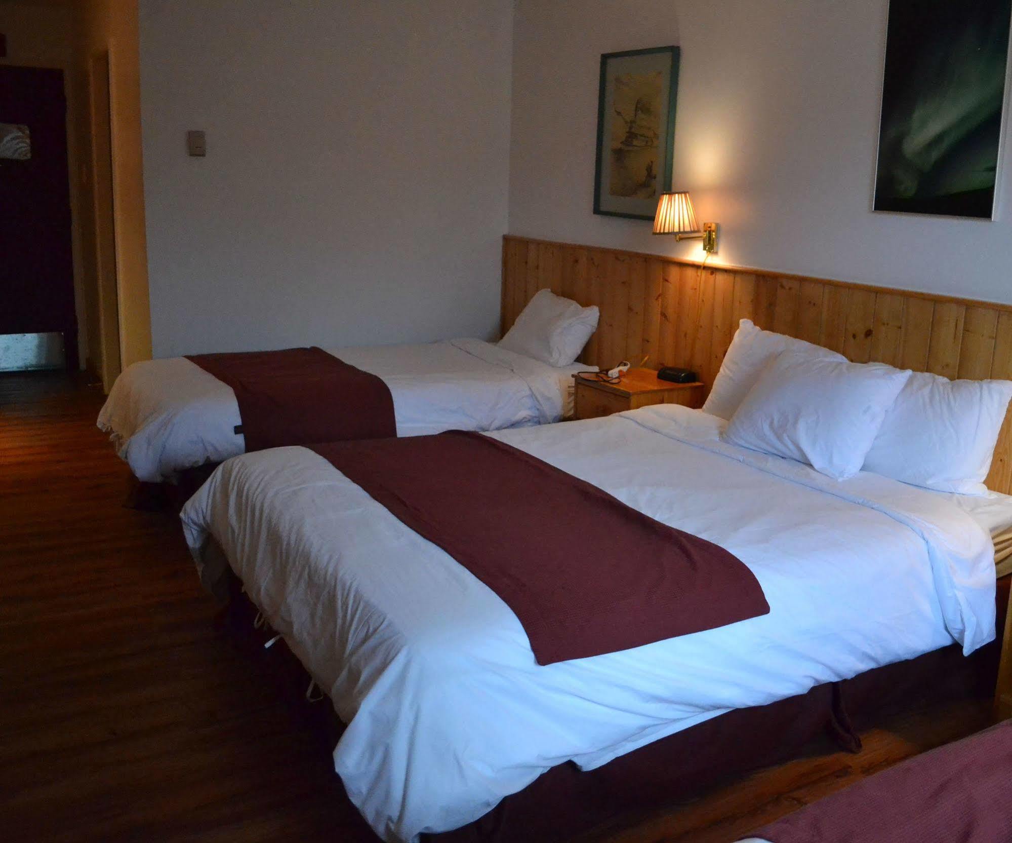 Canadas Best Value Inn- Riverview Hotel Moraitika Exterior foto