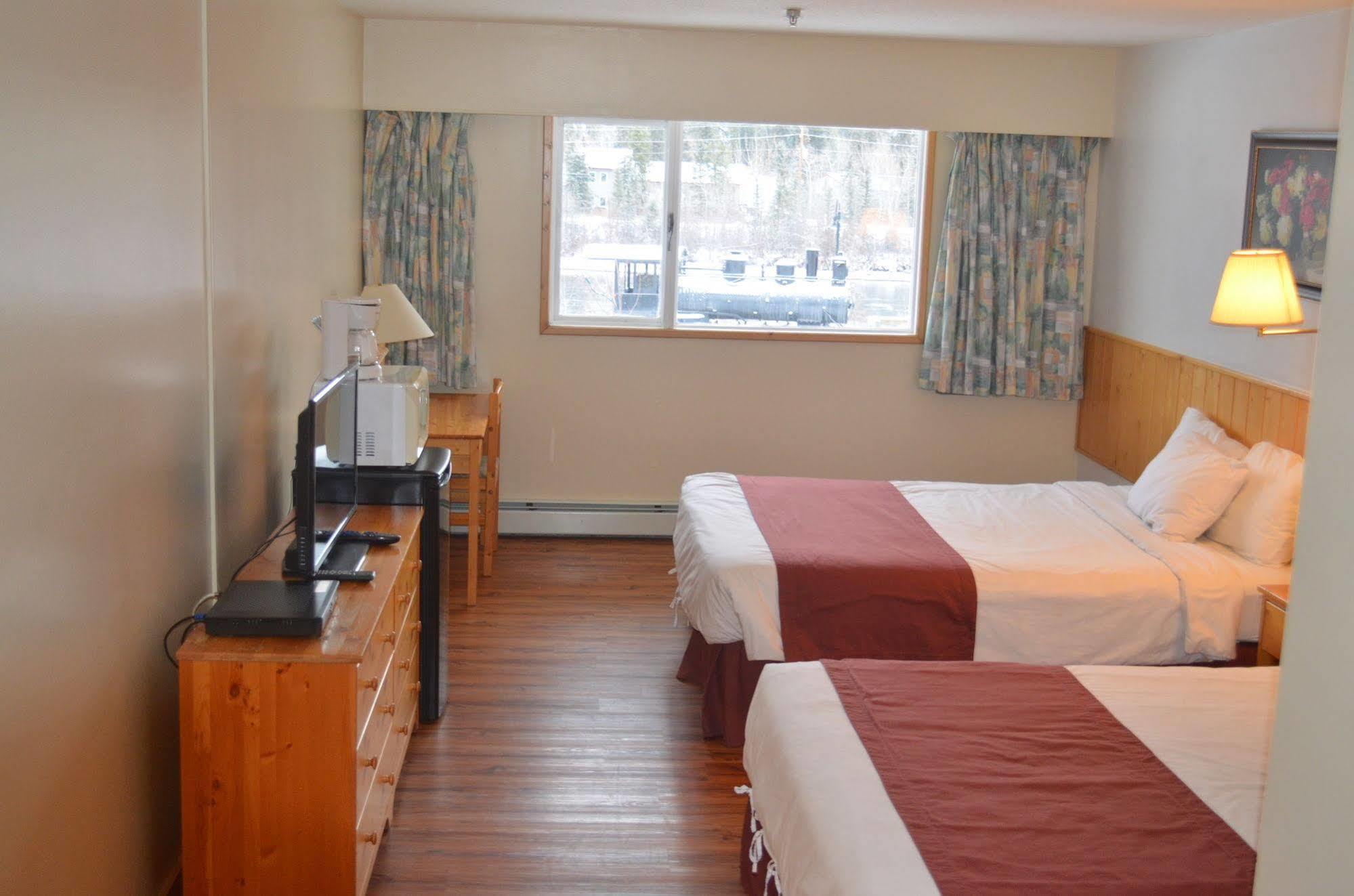 Canadas Best Value Inn- Riverview Hotel Moraitika Exterior foto