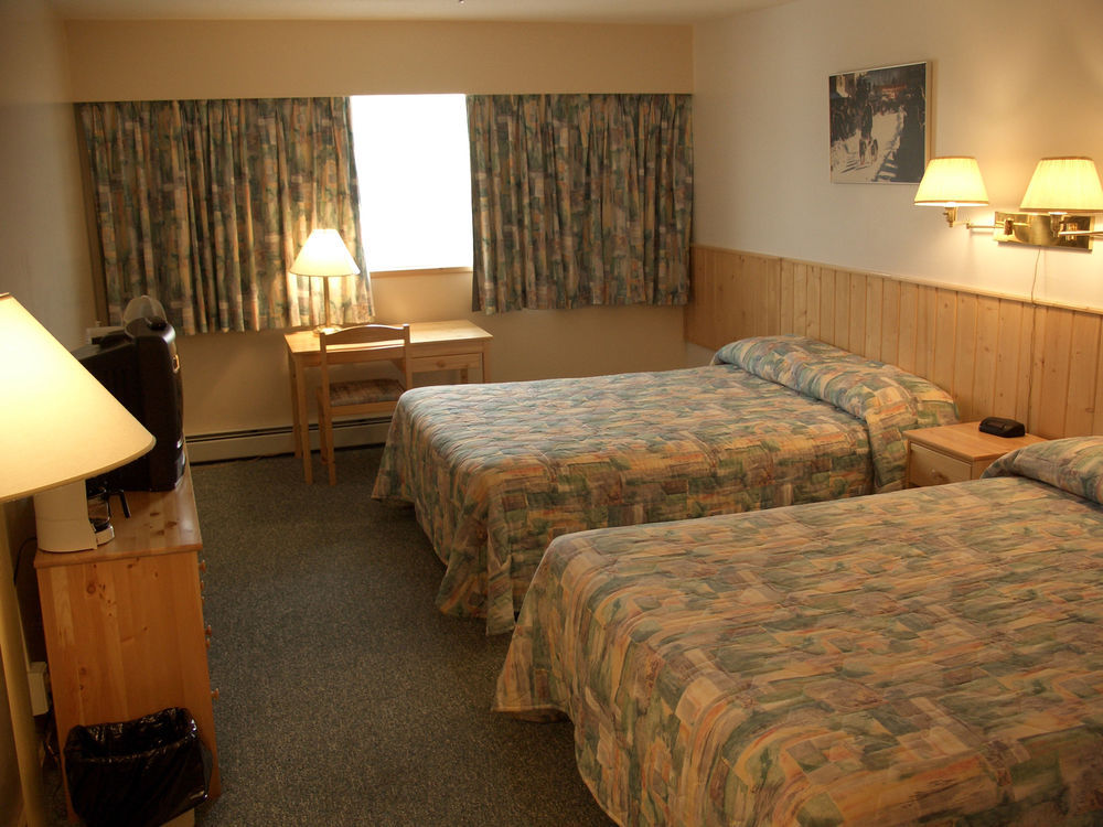Canadas Best Value Inn- Riverview Hotel Moraitika Exterior foto